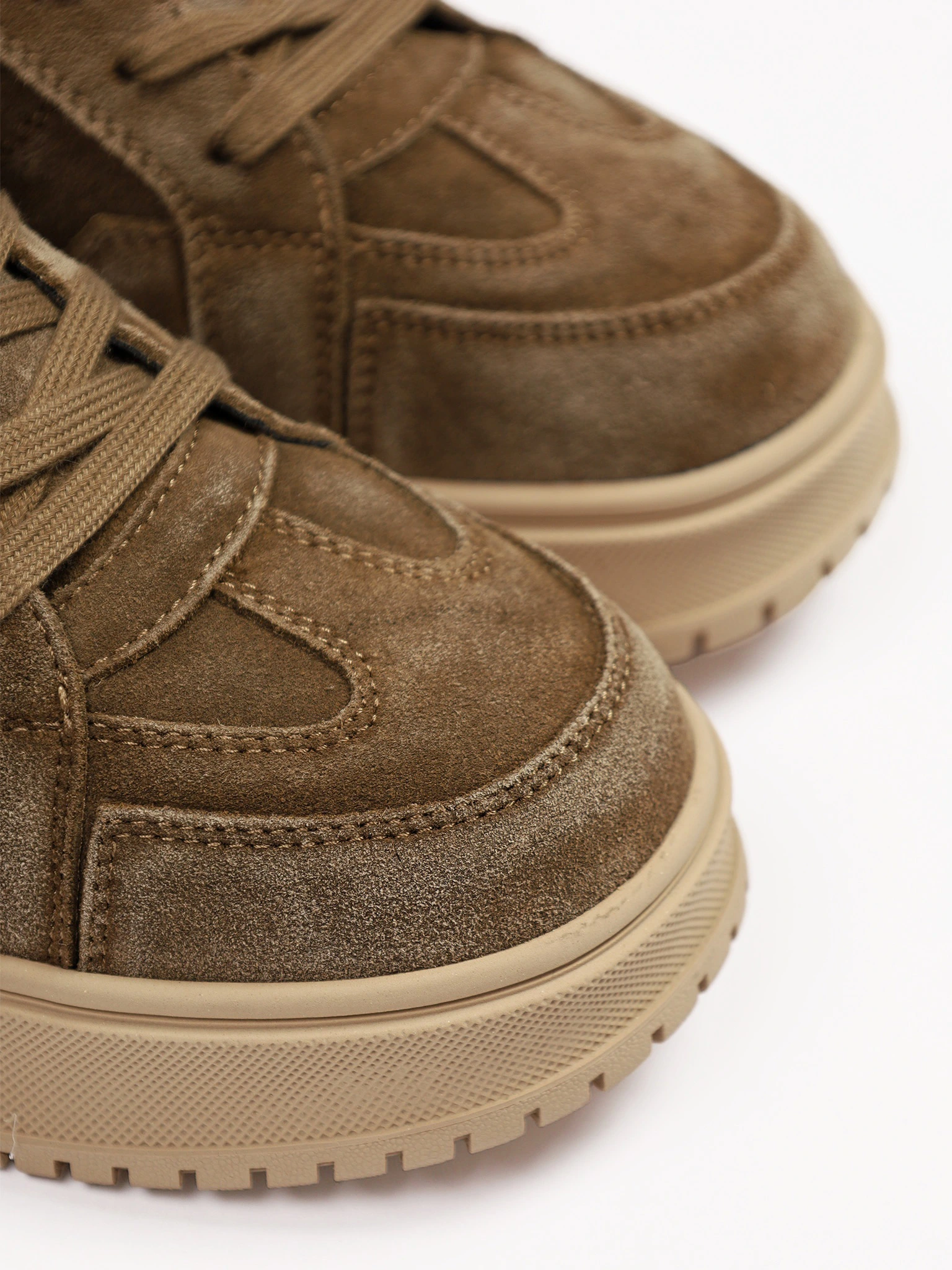 Кроссовки утепленные цвета хаки на средней платформе